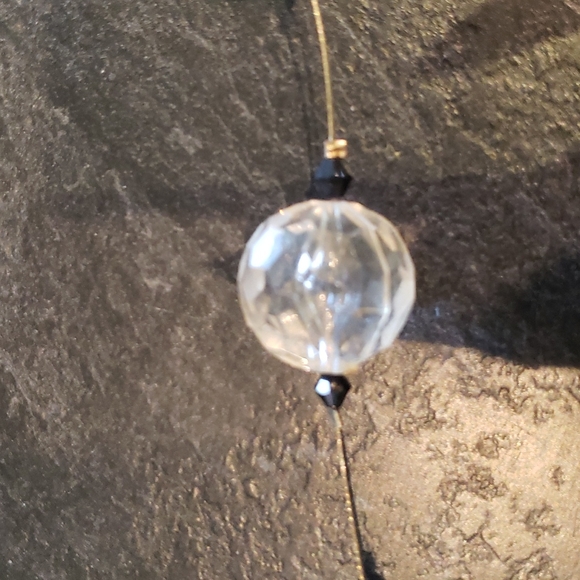 Beautiful crystal ball necklace - Picture 3 of 5
